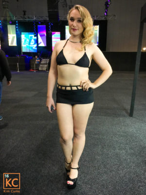 KimCums-The-molti-Outfits-di-Kim-at-Sexpo_063644.jpg