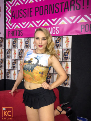 KimCums-The-molti-Outfits-di-Kim-at-Sexpo_073241.jpg