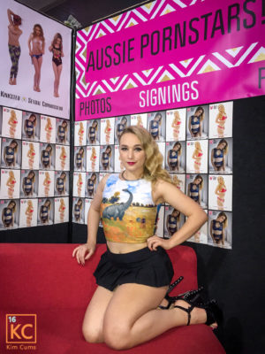 KimCums-The-molti-Outfits-di-Kim-at-Sexpo_073358.jpg