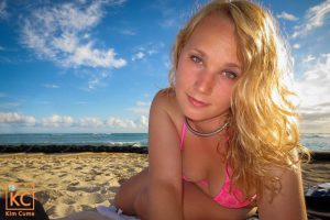 Kim Cums: Waikiki rosa Bikini