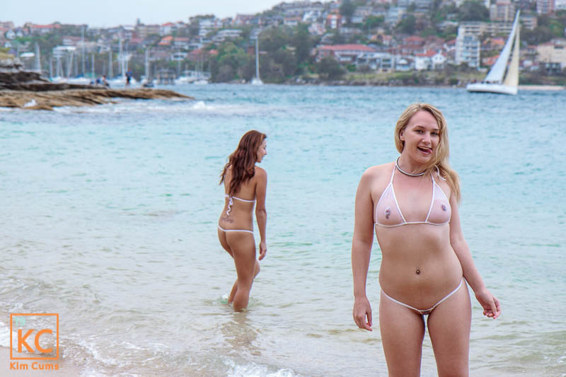 Kim Cums: A ’caitheamh mo Micro-bikini lom