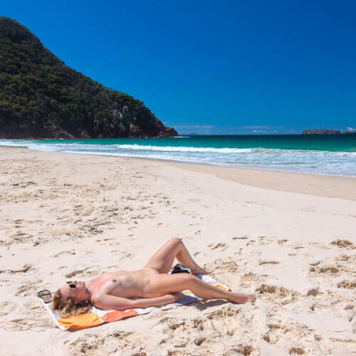 Kim Cums: Nude Sunbathing on Aussie Beach