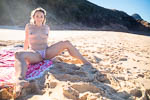 Australian Nude Bikini Beach Topless Jambes écartées