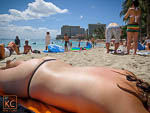 Mogal Bikini air Waikiki Topless